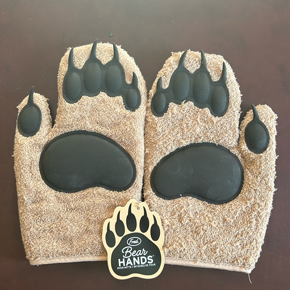 Genuine Fred BEAR HANDS Oven Mitts Heat Resistant Silicone NWT